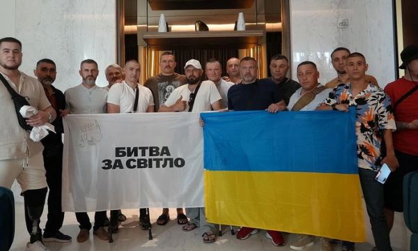 Усик се срещна с украински военни 